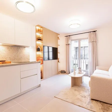 Apartament Oscar, De Standing
